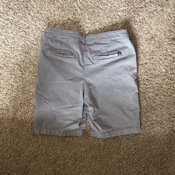 HOLLISTER KHAKI SHORTS W30 - Picture 2 of 3